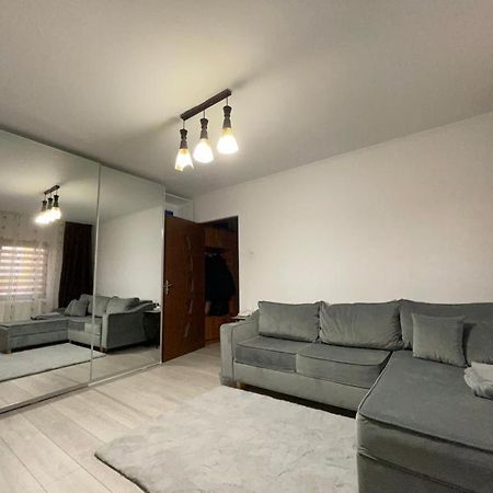 Ferienwohnung Apartament Gallamar Bîrlad Exterior foto