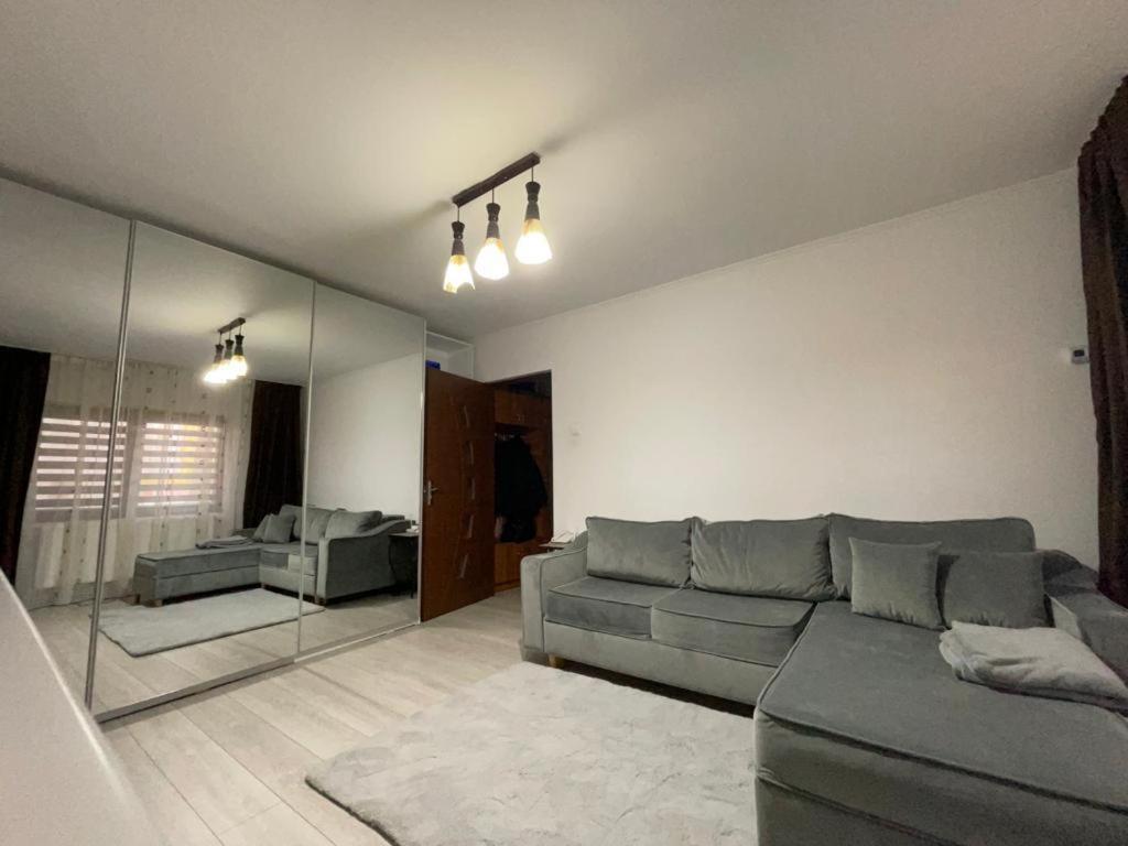 Ferienwohnung Apartament Gallamar Bîrlad Exterior foto